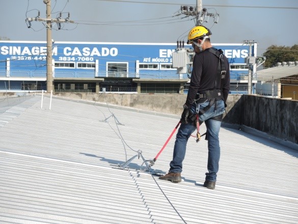 linha-de-vida-horizontal-telhados-metalicos.jpg